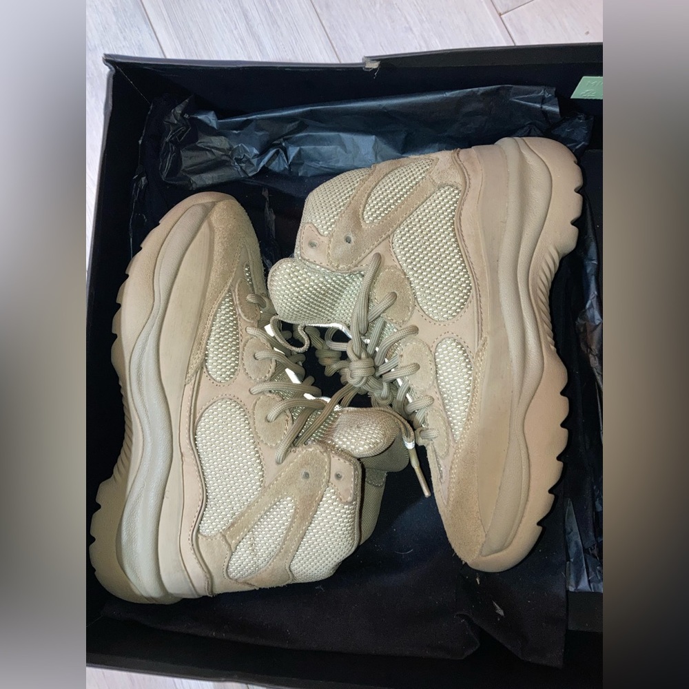 Yeezy boot szn 7 size 6.5